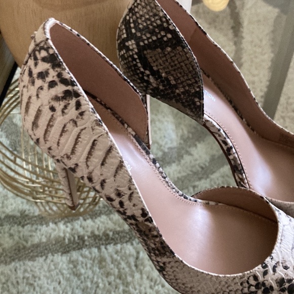 Brand New. Never Been Worn. Snake Print Heels. - Picture 7 of 11